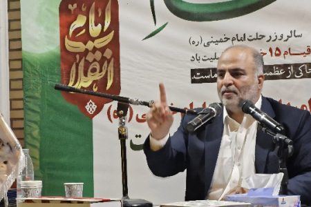 امام (ره) تفکری نوین را برای ملت‌ها به ارمغان آورد/ باید مانند پدران‌مان در کنار رهبری بایستیم