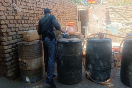 کشف ۹۲۰ لیتر سوخت قاچاق توسط مرزبانان سرخس